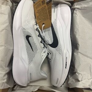 Nike Air Zoom White and Black Sneakers